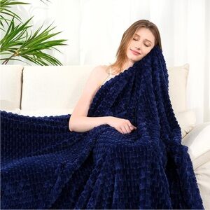 Plush Navy Blue Textured Twin Blanket
